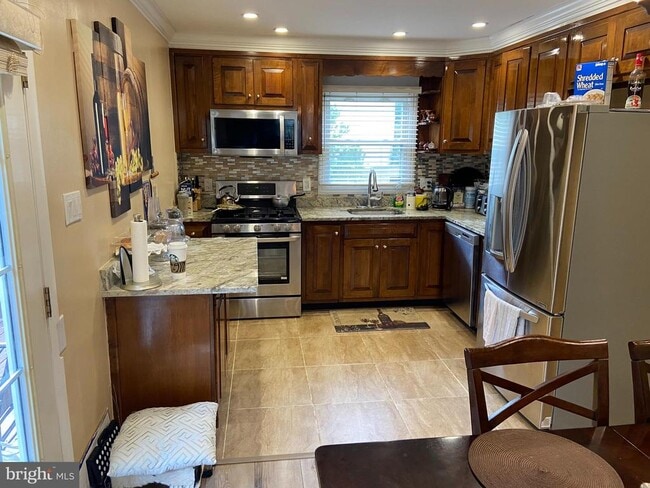 Foto del edificio - 4911 Poplar Dr