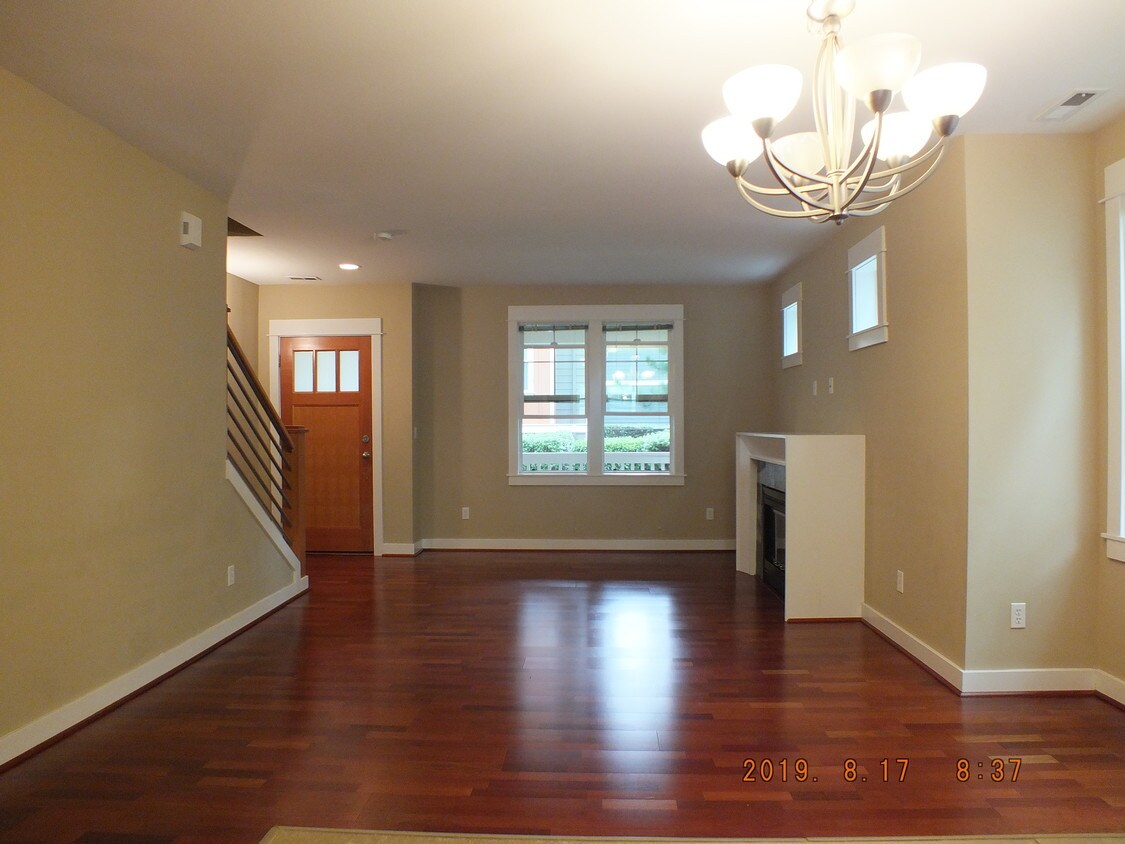 Living Room/Entry - 5809 55th Ave NE