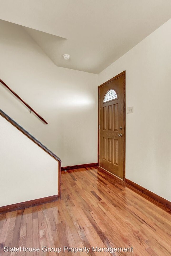 Building Photo - 3 br, 1.5 bath Apartment - 90-92 B St 90 B St