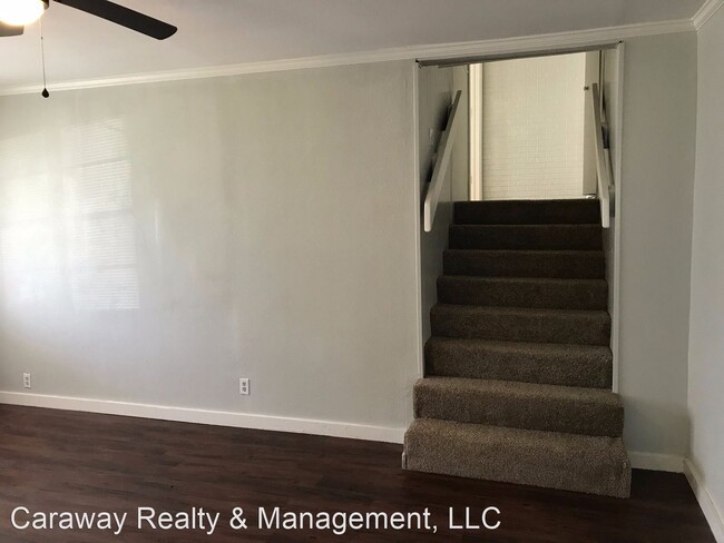 Building Photo - 3 br, 1 bath House - 2417 Broadway Dr.