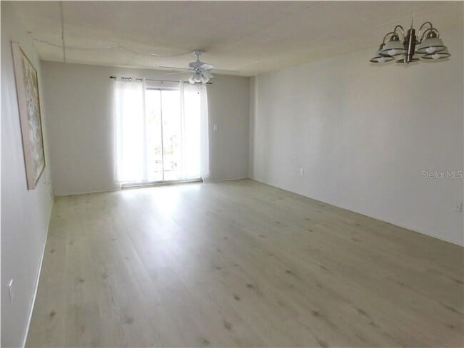 Building Photo - Dolphin Pointe Condo