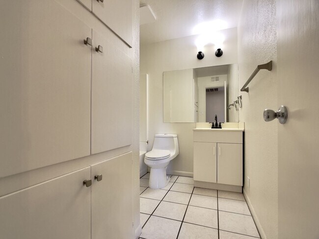 Foto del edificio - 1913 E El Parque Dr