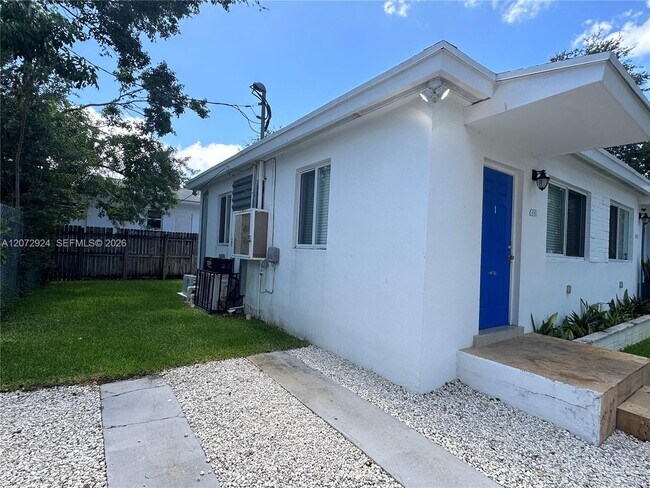 Foto del edificio - 6331 NE 4th Ct