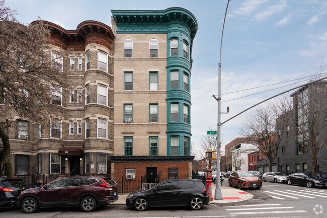 Building Photo - 331 13th St