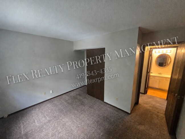 Building Photo - 3353 W Laskey Rd