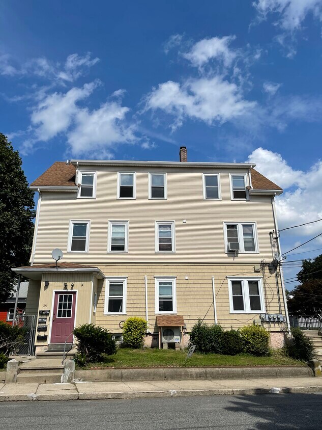 36 Bowen St Unit 3, Cumberland, RI 02864 Apartments in Cumberland, RI