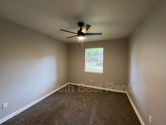Foto del edificio - 3236 Gaylord Ln