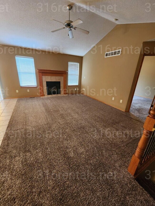 Building Photo - $1,650 - 3 bedroom / 1 bathroom - Single F...