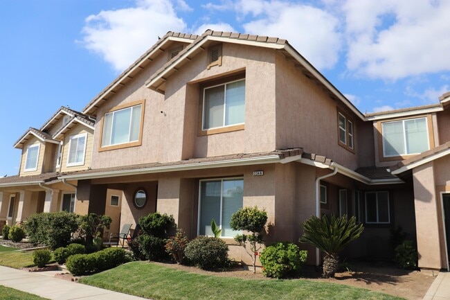 Building Photo - 2346 E Early Ave