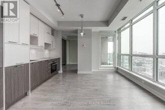 Building Photo - 199 Richmond St W