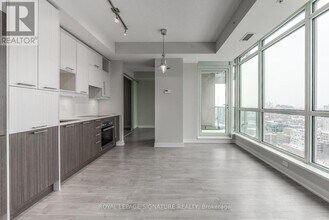 Building Photo - 199 Richmond St W