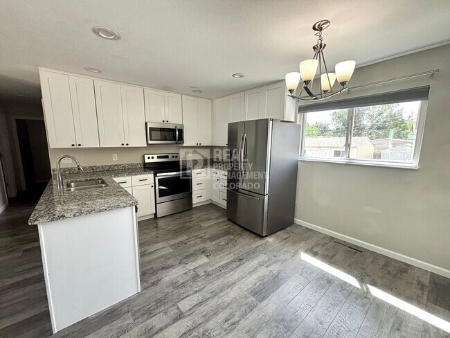 Building Photo - 2240 Flintwood Dr