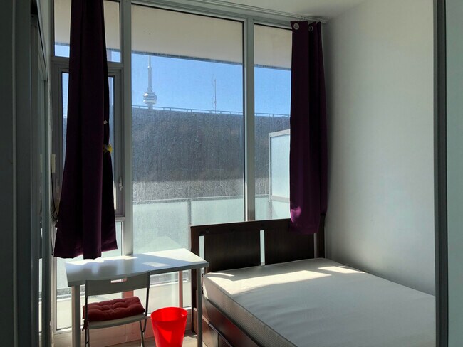 2nd bedroom - 426 University Av