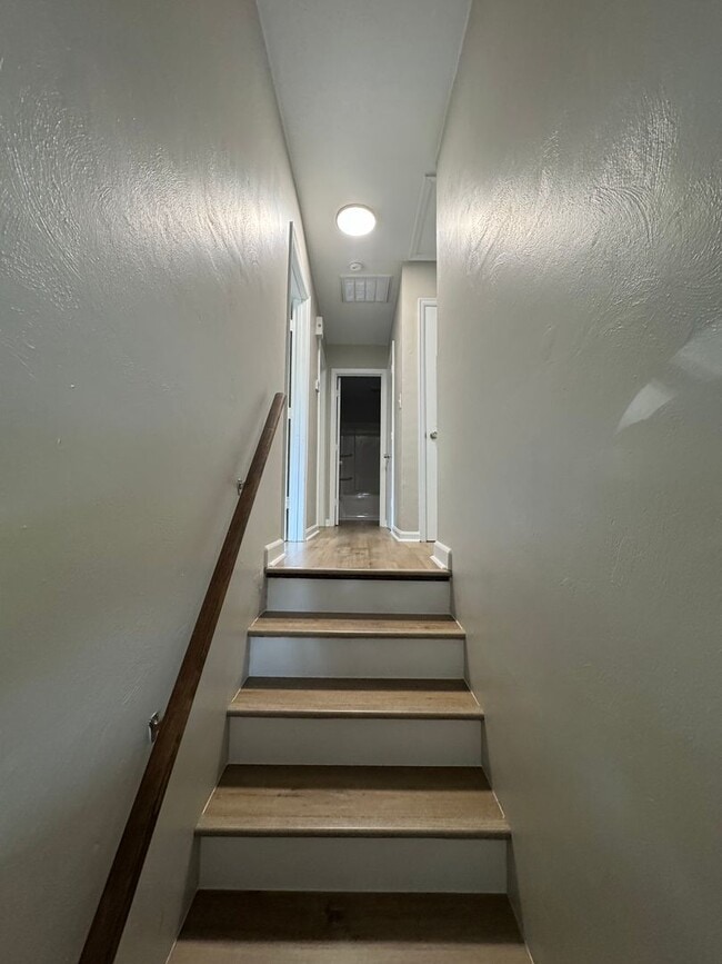 Foto del edificio - 2127 Hollins Rd NE