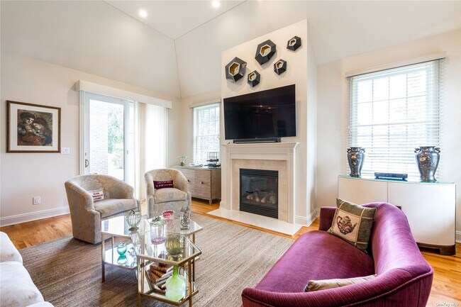Foto del edificio - 20 Hathaway Ln