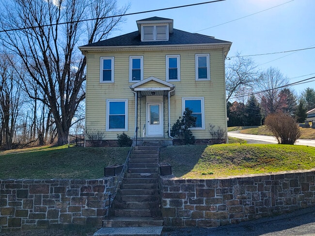 Building Photo - 305 N Clay Rd