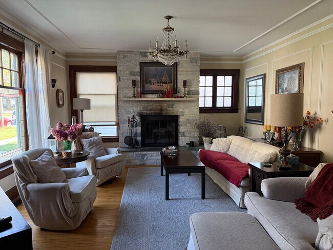 Building Photo - 519 E Monroe St