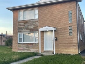 Building Photo - 417 W Hickory St