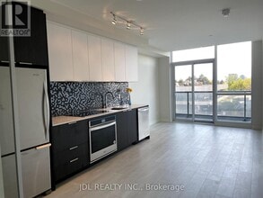 Building Photo - 2-302 Sonic Way