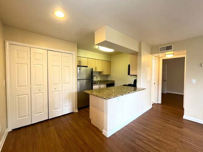 Foto del edificio - 2160 Highpointe Dr
