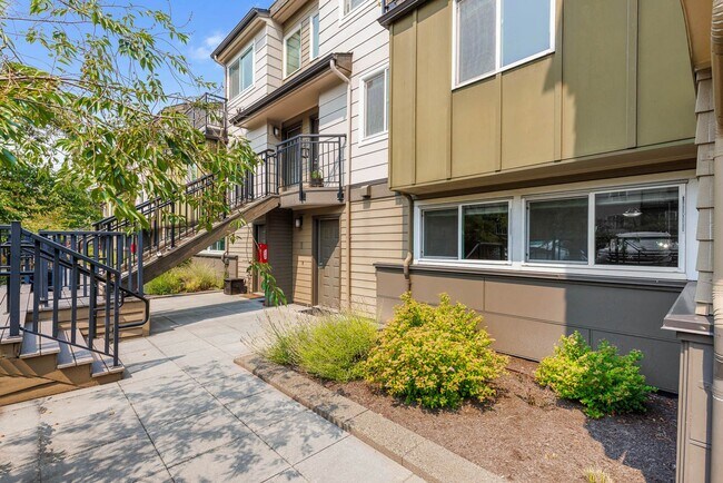 Foto del edificio - 15827 Leary Wy