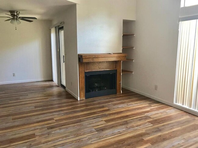 Foto del edificio - Beautifully Updated 2 Bed 1.5 Bath Condo i...