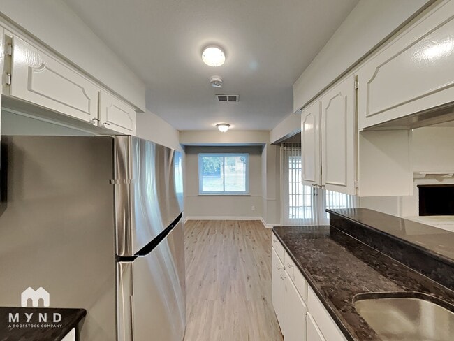 Building Photo - 14839 Greenvalley Dr