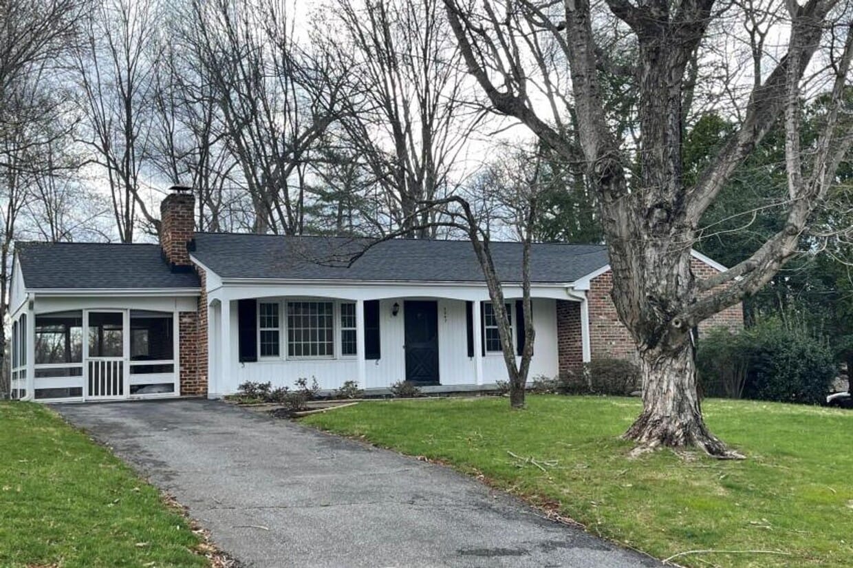 3 Bedroom House on One Level - 3 Bedroom House on One Level