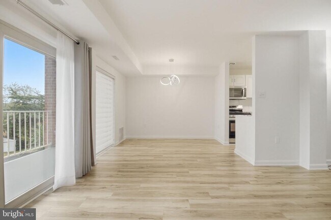 Building Photo - 5250 Valley Forge Dr