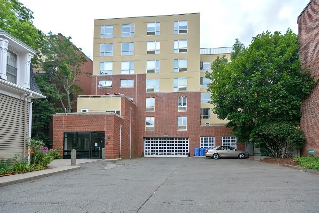 Primary Photo - 66 Winchester St