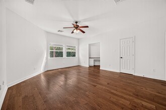 Building Photo - 18 Petal Park Pl