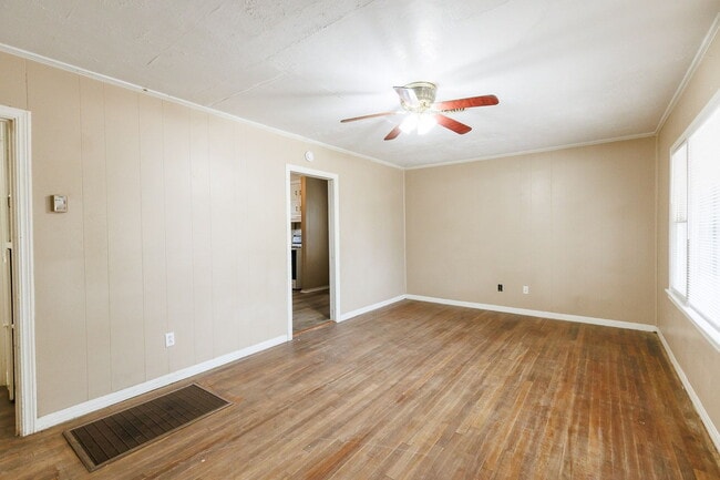 Foto del edificio - 3 Bedroom Home for under $1000