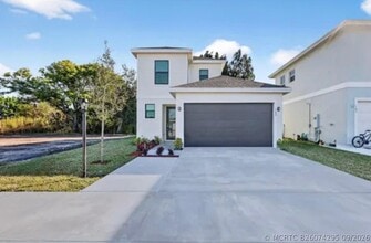 Building Photo - 103 SW Seminole Crossing Ct