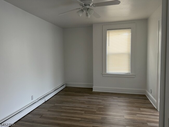 Foto del edificio - 545 Newark Ave
