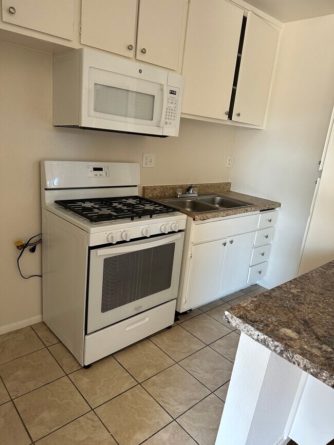 Foto del edificio - 5711 Fulcher Ave