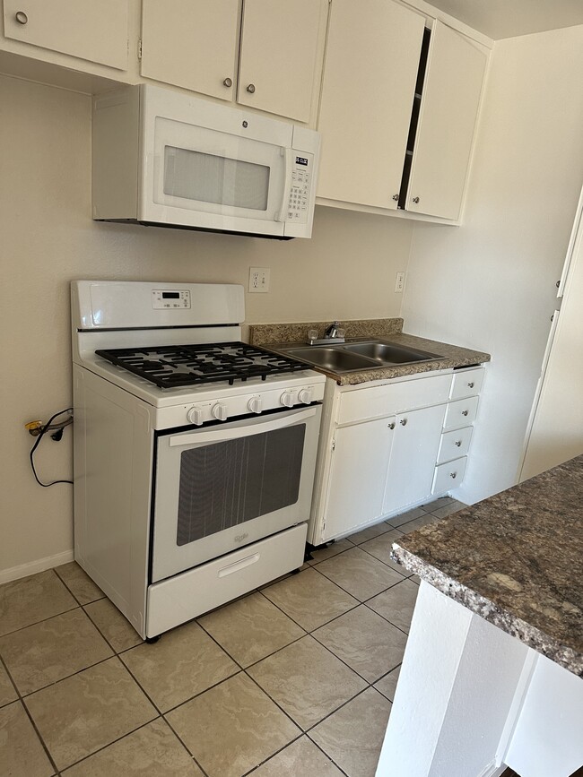 Building Photo - 5711 Fulcher Ave