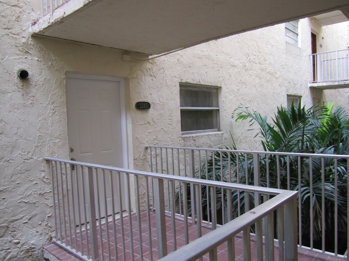 10000 NW 80th Ct Unit 2245, Hialeah, FL 33016 Condo for Rent in