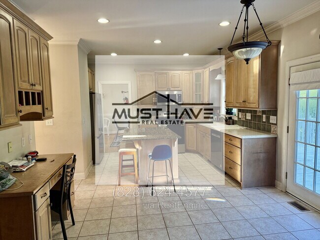 Building Photo - 2625 Rolling Ridge Dr