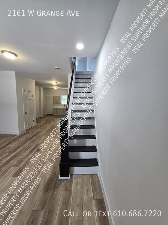 Building Photo - 2161 W Grange Ave