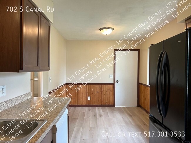 Building Photo - 702 S Canal Rd