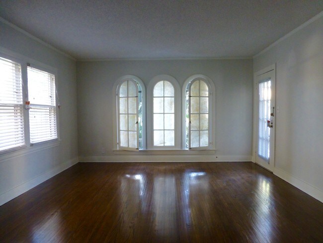 Triple Arch Windows. - 1132 N Gardner St