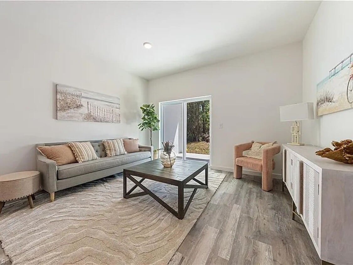 Foto principal - 5207 26th St SW
