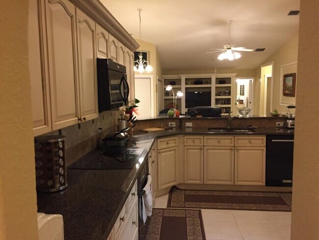 Foto del edificio - 14044 Aster Ave