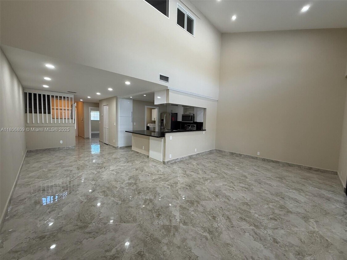 Foto principal - 2701 SW 58th Manor