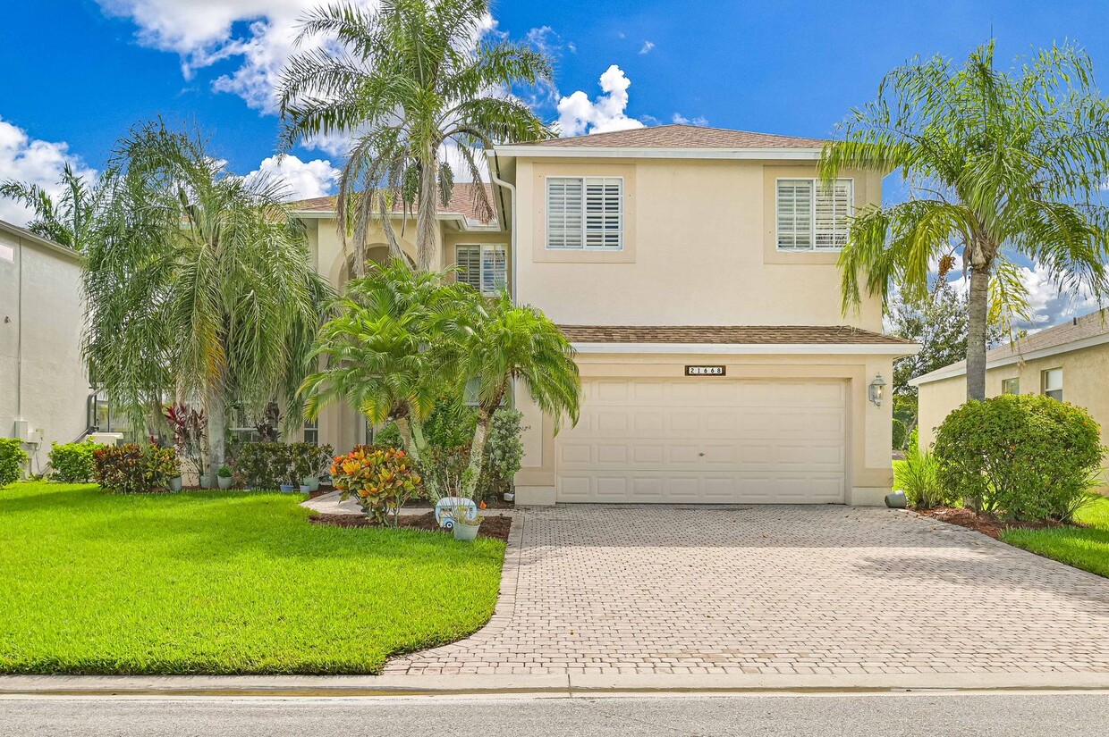 Primary Photo - ** Rarely Available - Huge Stoneybrook Hom...