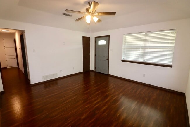 Building Photo - FOR LEASE! Newly Remodeled - 3 Bedroom - 1...