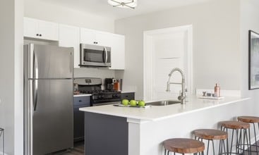 Designer name-brand appliances - Pembroke Woods