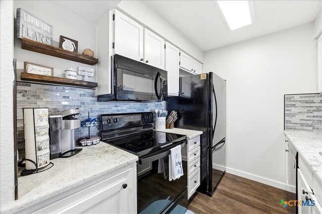 Building Photo - 1135 Parkview Dr