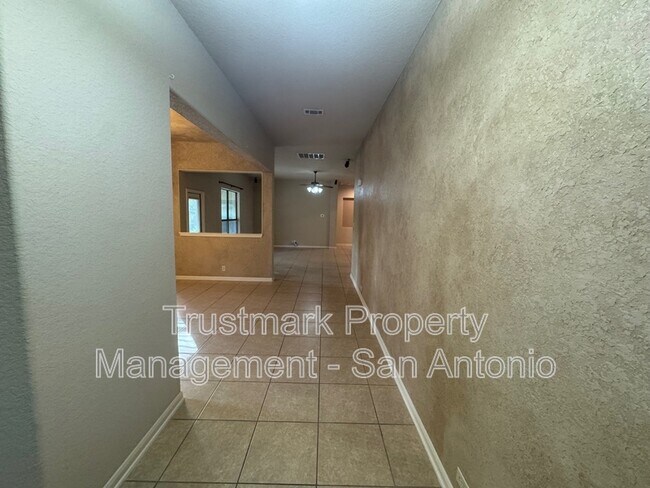 Building Photo - 450 Flippin Estates