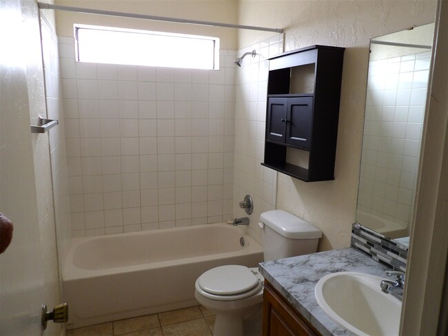 Building Photo - 6820 NW Willow Springs Dr